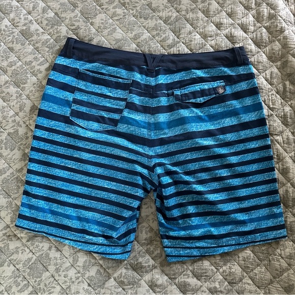 The North Face Hybrid Shorts Mens 38 Navy Striped Hidden Drawstring Lightweight - Picture 2 of 15